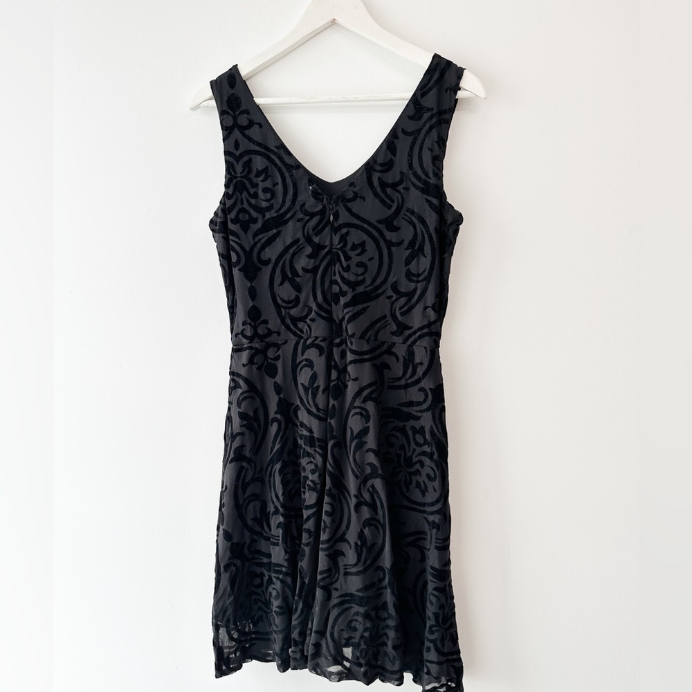 Black Sleeveless Knee Length Dress - V-Neck - Velvet Pattern Detail -Size:Medium - Picture 5 of 8